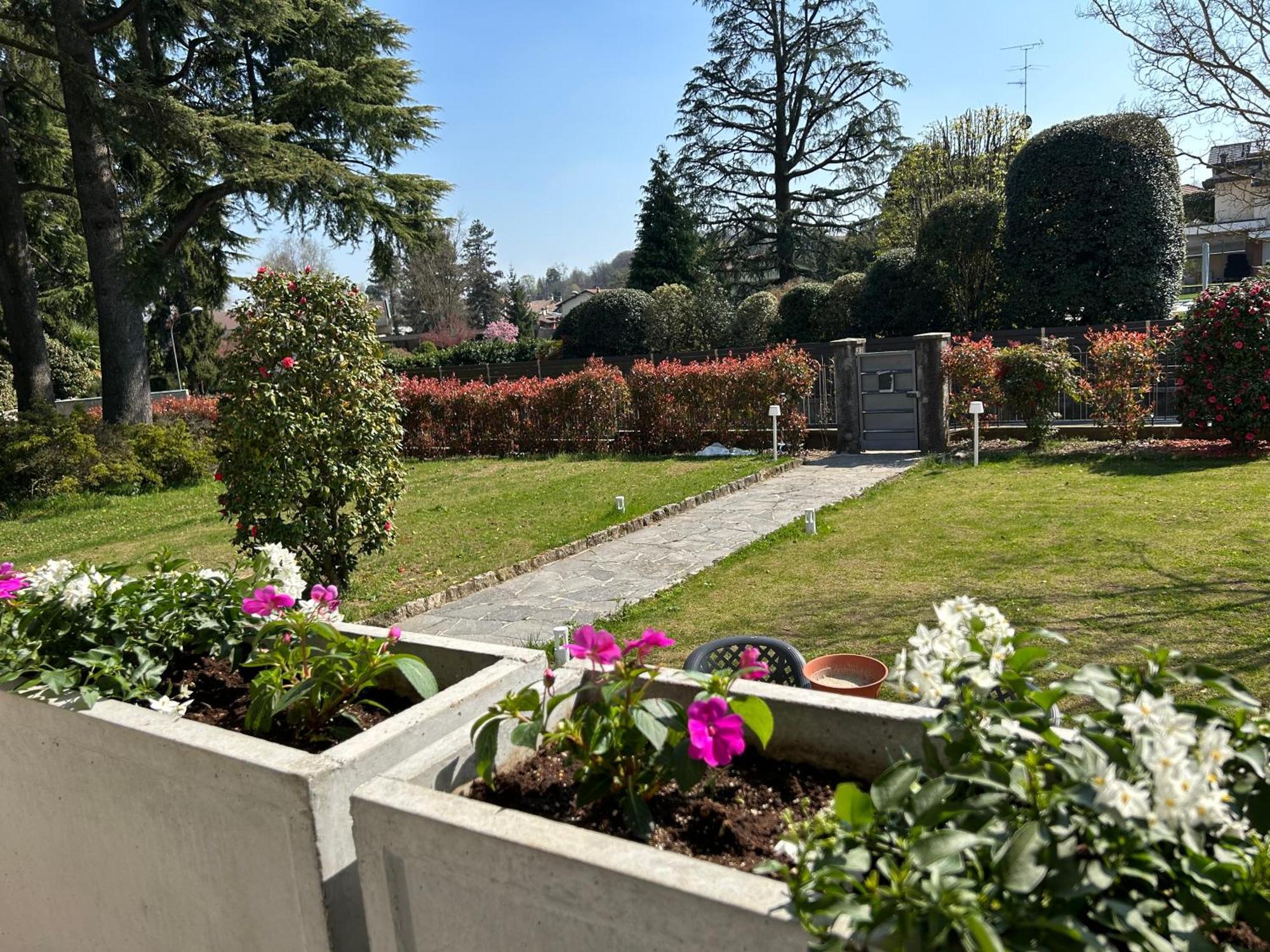 Villa Marchese Lake Maggiore Сома Ломбардо Екстериор снимка